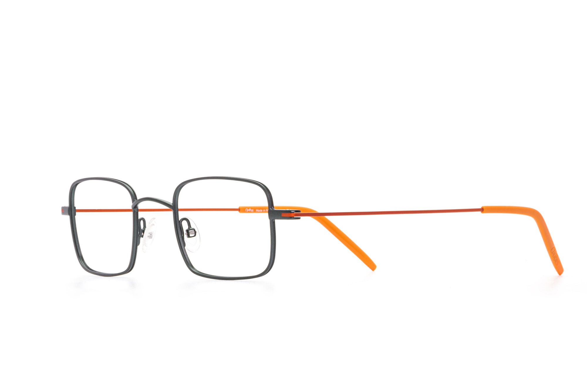 Kullanıma hazır optik tarzda işlenmiş camları ve optik uyumlu çerçevesiyle Oxibis Ippy IP5C4 45 küçük ekartman yeşil ve turuncu renkli dikdörtgen model unisex gözlüğü optisyen veya gözlükçülerin sunacağı numarasız veya numaralı cam özelleştirmeleriyle size en yakın gözlükçüden satın alabilirsiniz.