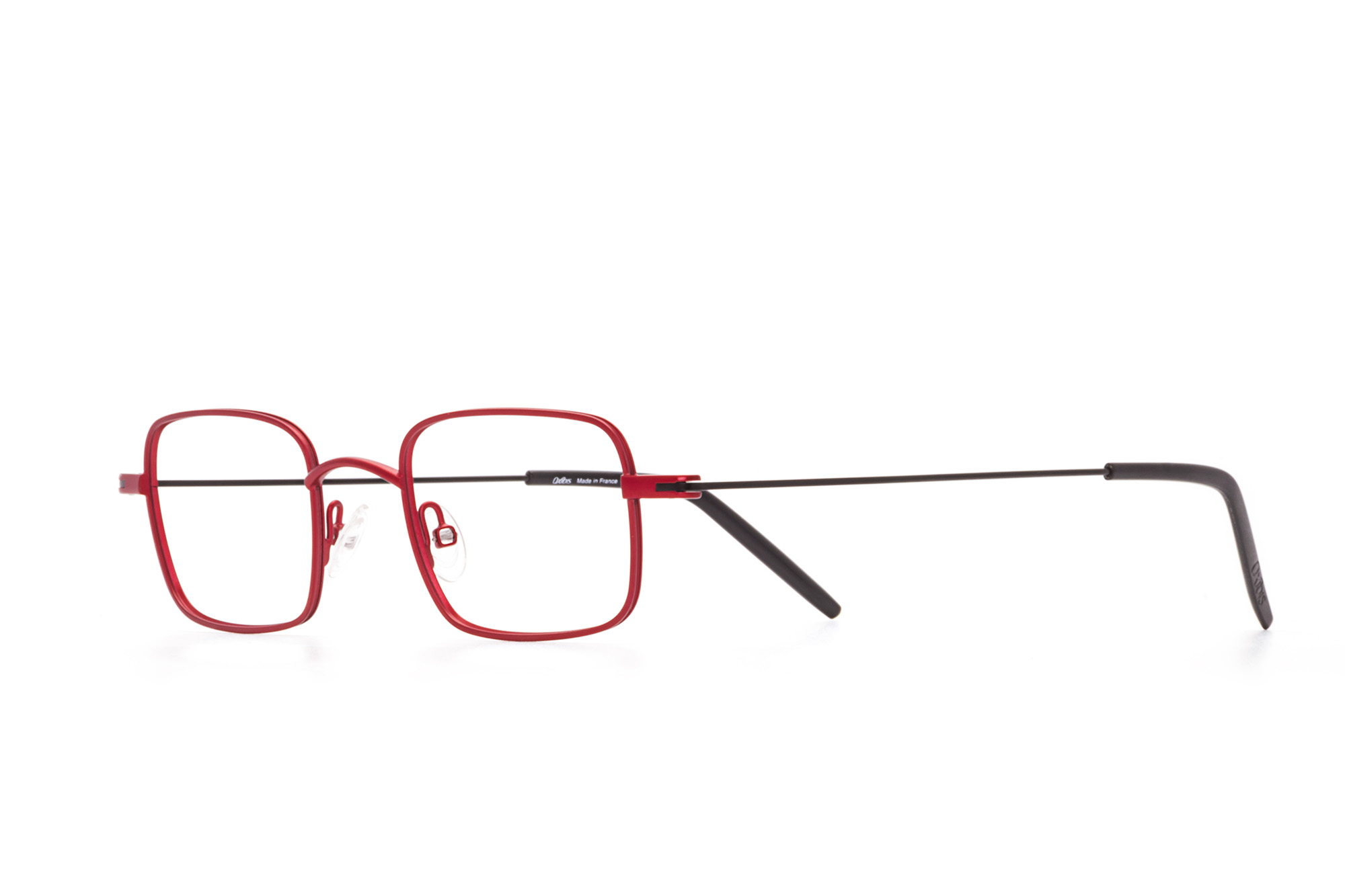 Kullanıma hazır optik tarzda işlenmiş camları ve optik uyumlu çerçevesiyle Oxibis Ippy IP5C5 45 küçük ekartman kırmızı ve siyah renkli dikdörtgen model unisex gözlüğü optisyen veya gözlükçülerin sunacağı numarasız veya numaralı cam özelleştirmeleriyle size en yakın gözlükçüden satın alabilirsiniz.