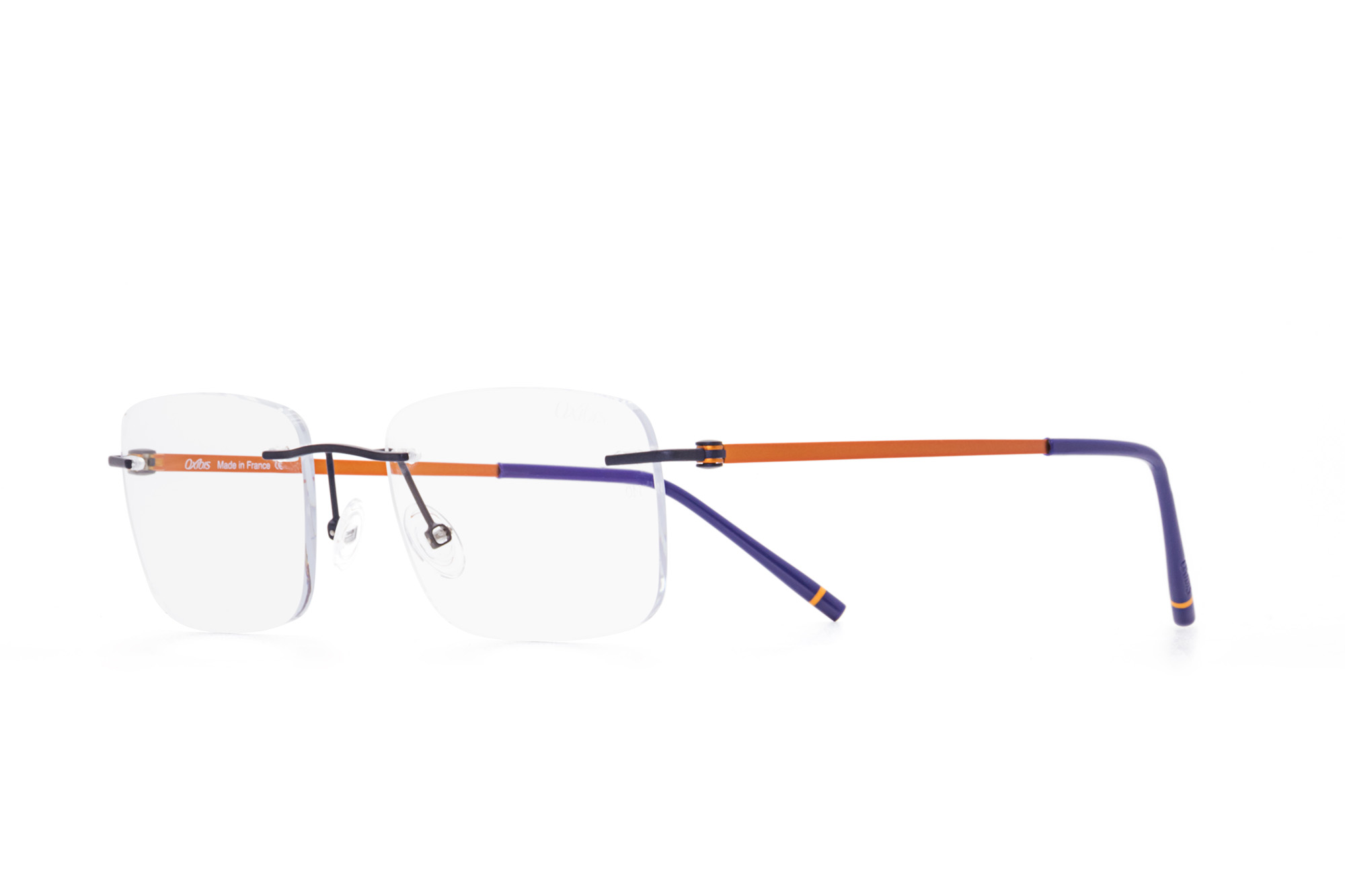 Kullanıma hazır optik tarzda işlenmiş camları ve optik uyumlu çerçevesiyle Oxibis Loop LO7C3 53 orta ekartman lacivert ve turuncu renkli dikdörtgen model çerçevesiz unisex gözlüğü optisyen veya gözlükçülerin sunacağı numarasız veya numaralı cam özelleştirmeleriyle size en yakın gözlükçüden satın alabilirsiniz.
