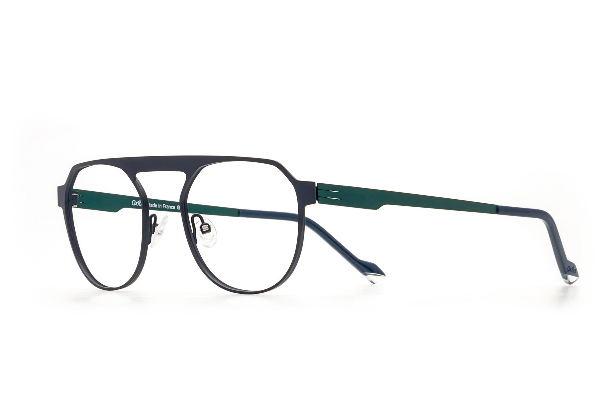 Kullanıma hazır optik tarzda işlenmiş camları ve optik uyumlu çerçevesiyle Oxibis Punchy PN4C2 orta ekartman mavi-yeşil ve lacivert renkli damla model unisex gözlüğü optisyen veya gözlükçülerin sunacağı numarasız veya numaralı cam özelleştirmeleriyle size en yakın gözlükçüden satın alabilirsiniz.