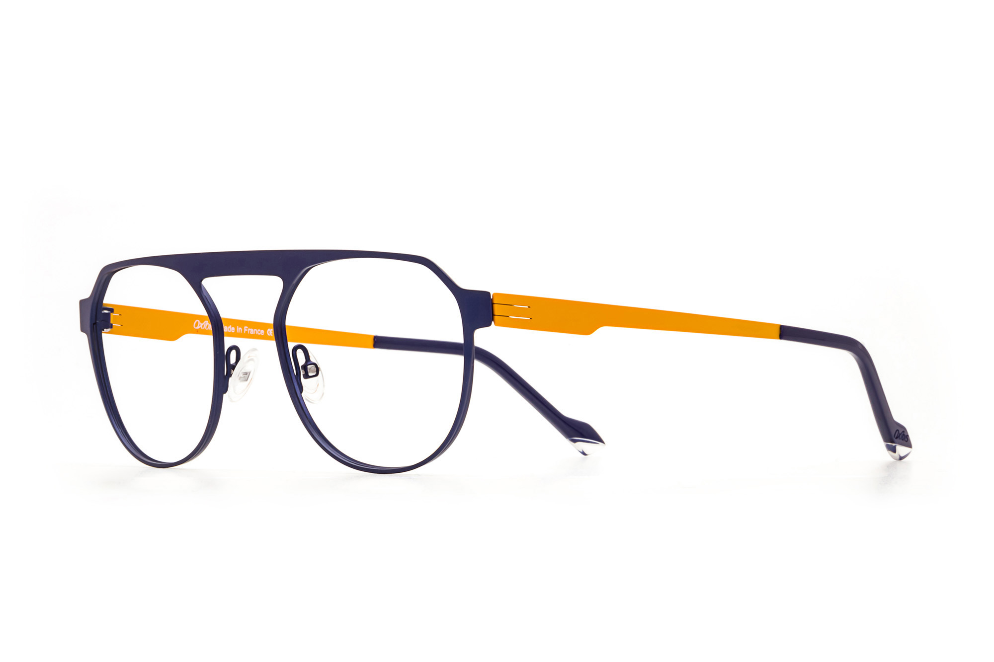 Kullanıma hazır optik tarzda işlenmiş camları ve optik uyumlu çerçevesiyle Oxibis Punchy PN4C5 orta ekartman mavi ve turuncu renkli damla model unisex gözlüğü optisyen veya gözlükçülerin sunacağı numarasız veya numaralı cam özelleştirmeleriyle size en yakın gözlükçüden satın alabilirsiniz.