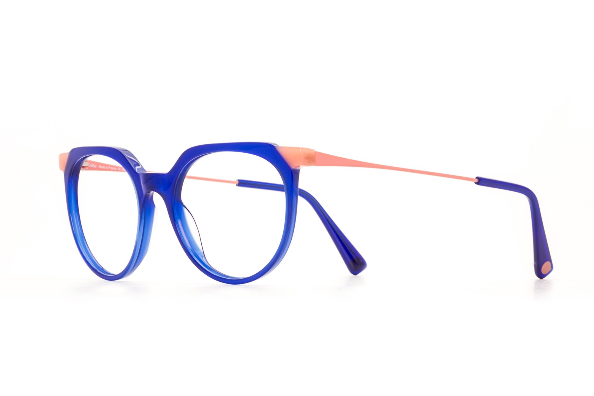 Kullanıma hazır optik tarzda işlenmiş camları ve optik uyumlu çerçevesiyle Oxibis Tango TA1C5 orta ekartman mavi ve pembe renkli cat eye model kadın gözlüğünü optisyen veya gözlükçülerin sunacağı numarasız veya numaralı cam özelleştirmeleriyle size en yakın gözlükçüden satın alabilirsiniz.